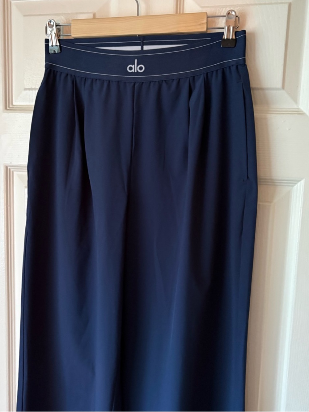 Alo Yoga Suit Up Trouser Navy Blue size small NWOT - Picture 4 of 9